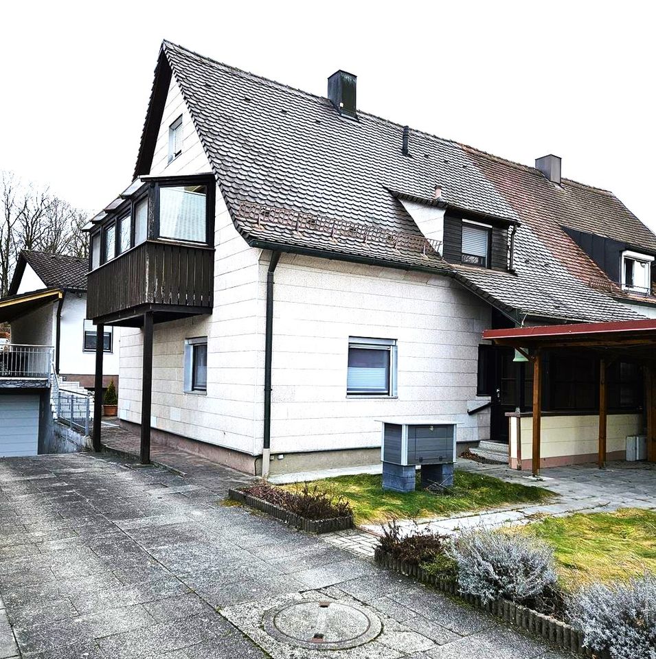 Kleine, renovierungsbedürftige DHH mit zwei Wohnungen in ruhiger Lage - gegen Gebot! in Dachau