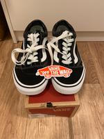 Vans Old Skool  36 schwarz weiß Schuhe Sneaker Turnschuhe Nordrhein-Westfalen - Niederkassel Vorschau