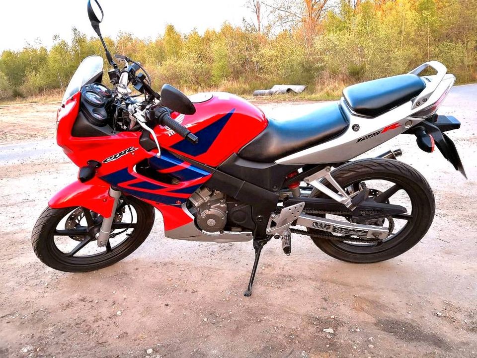 Honda CBR 125r jc34 2005bj TÜV Neu. Tausch möglich. in Düsseldorf