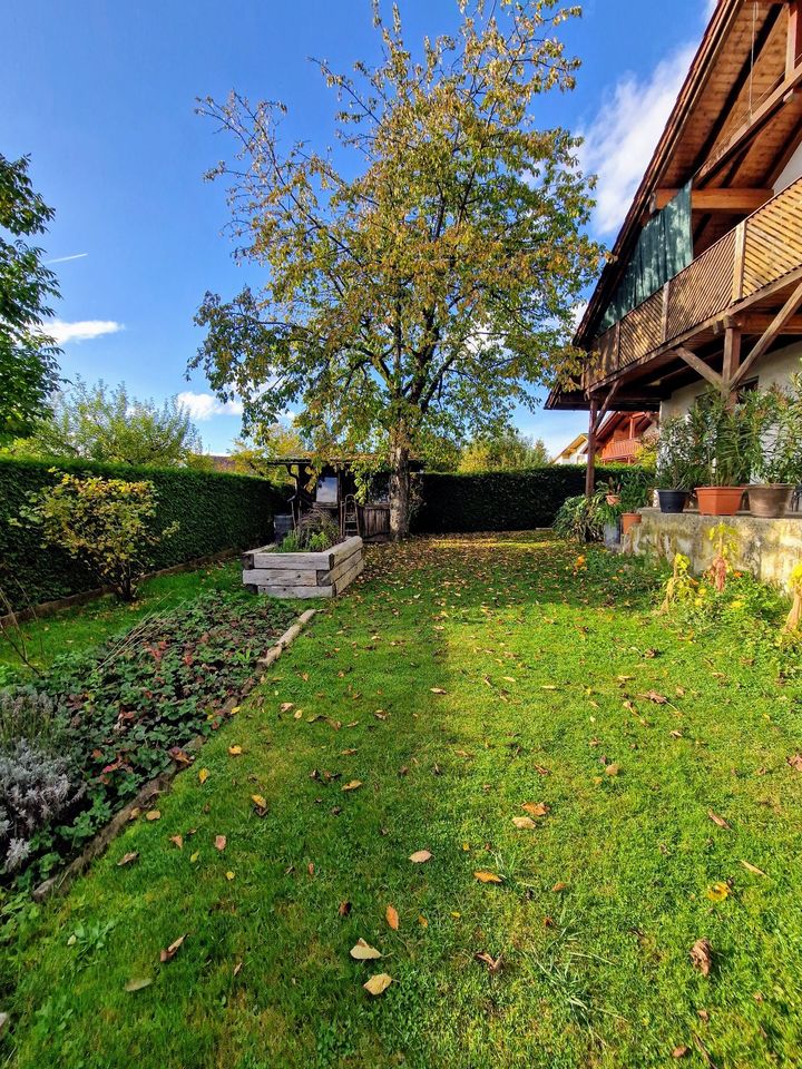 Idyllisches Zweifamilienhaus in sehr schöner Lage mit großem Garten in Neukirchen