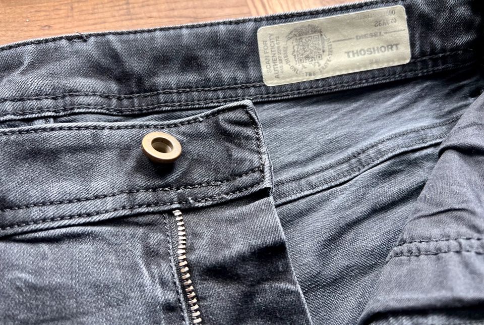 Diesel | Shorts Bermuda Jeans | ThoShort Tho-Short | W32 in Frankfurt am Main