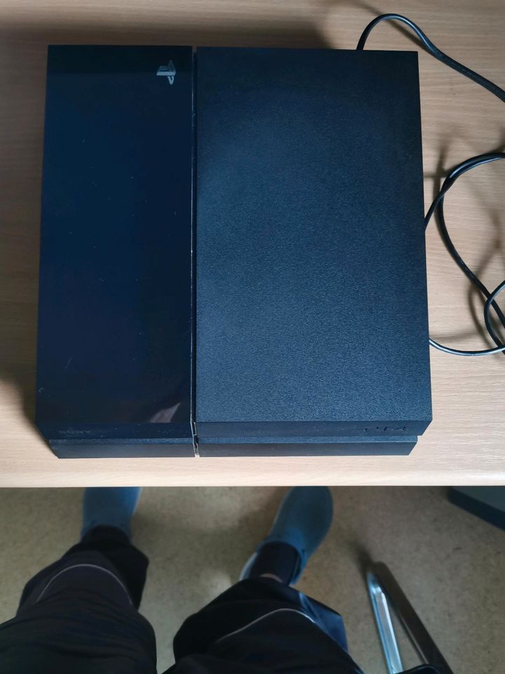 Playstation 4 mit 500Gb und 2 Original Controllern in Büren