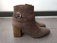 Sehr gut erhaltene Damen Stiefeletten Stiefel beige 39 Dresden - Blasewitz Vorschau