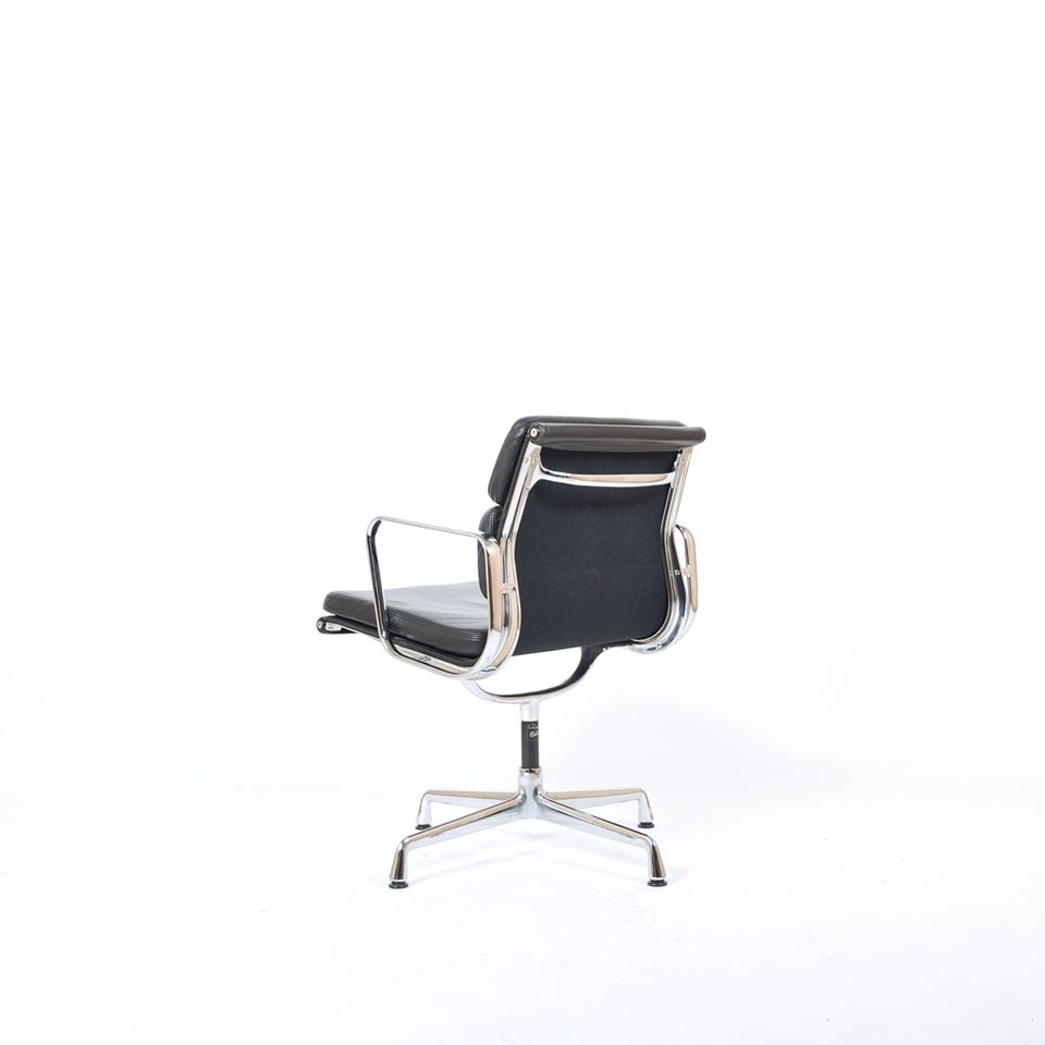 Vitra | EA208 | Softpad Chair in Berlin