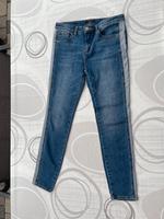 Schicke Jeans, Opus, Gr36, blau mit grauen Streifen an den Beinen Bayern - Wörth a. Main Vorschau
