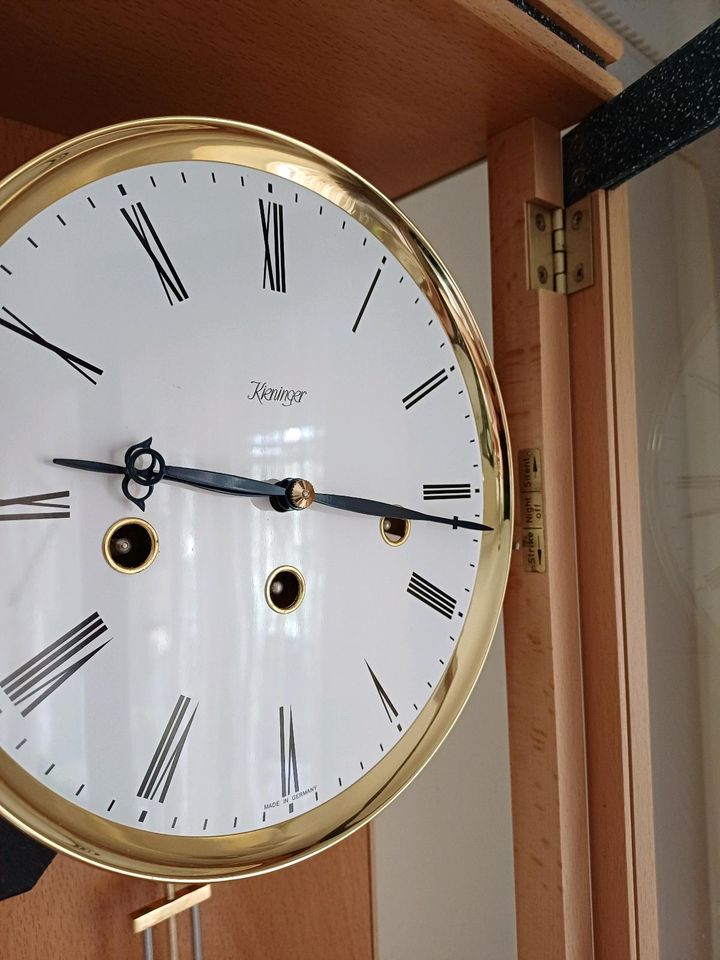 Wanduhr Pendeluhr Regulator Kieninger 2722 Westminsterschlagwerk in Marktredwitz