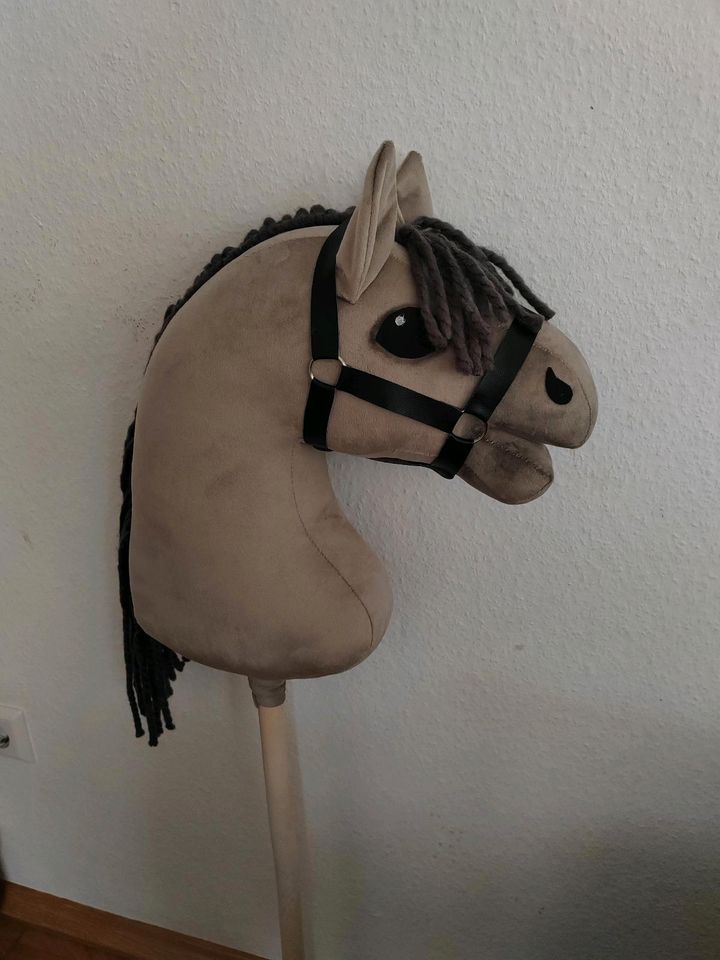 Hobby Horse Hobbyhorse Steckenpferd grau mit Halfter in Michelbach an der Bilz