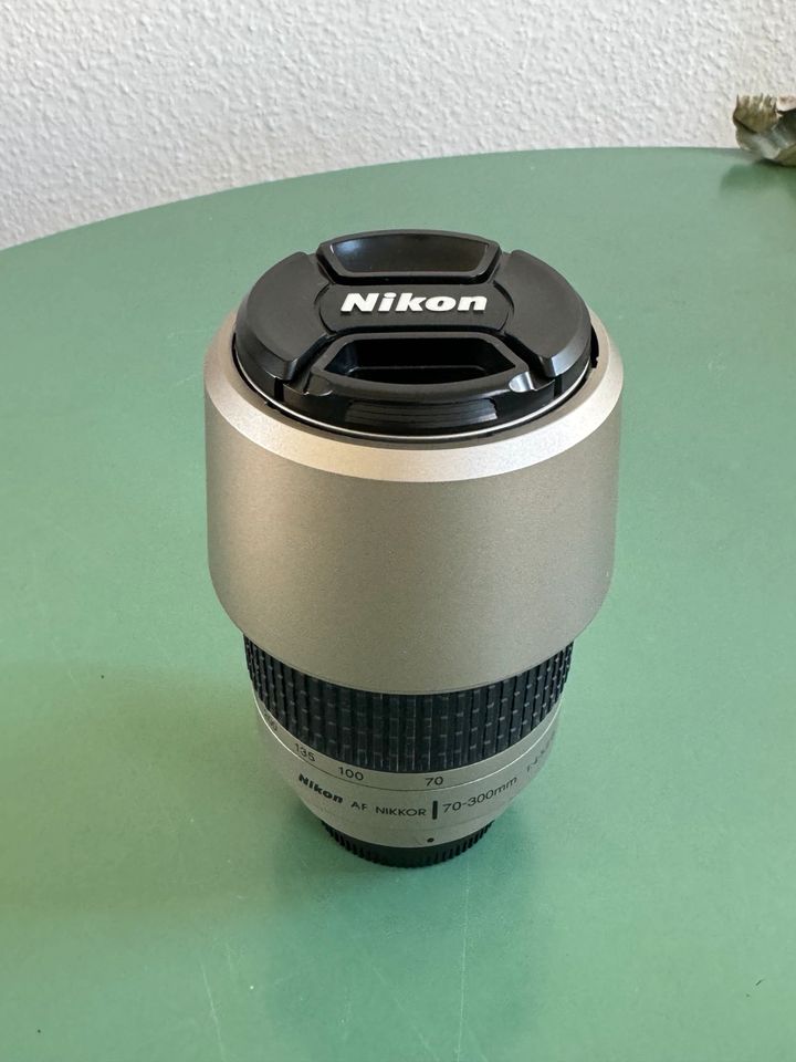 Nikon Zoom-Nikkor 70-300mm f/4 ~ f/5.6 G Objektiv in Dortmund