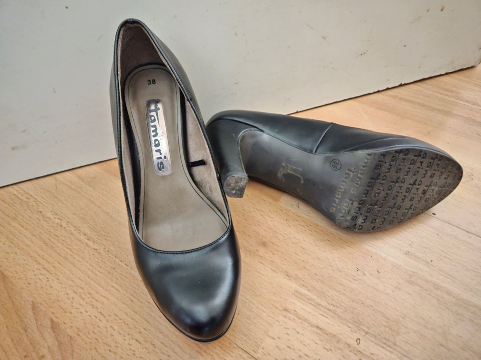 Tamaris Pumps Leder Schuhe Gr. 38 schwarz in Hamburg