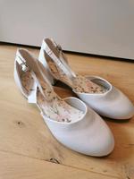 Brautschuhe/Pumps weiß mit kleinem Absatz *NEU* Nordrhein-Westfalen - Rietberg Vorschau