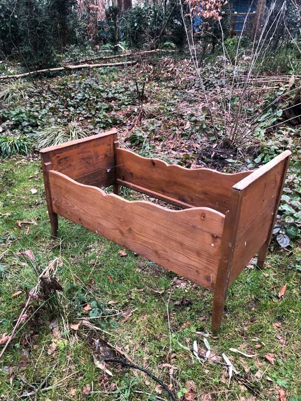 Kinderbett aus Holz, vintage in Kakenstorf