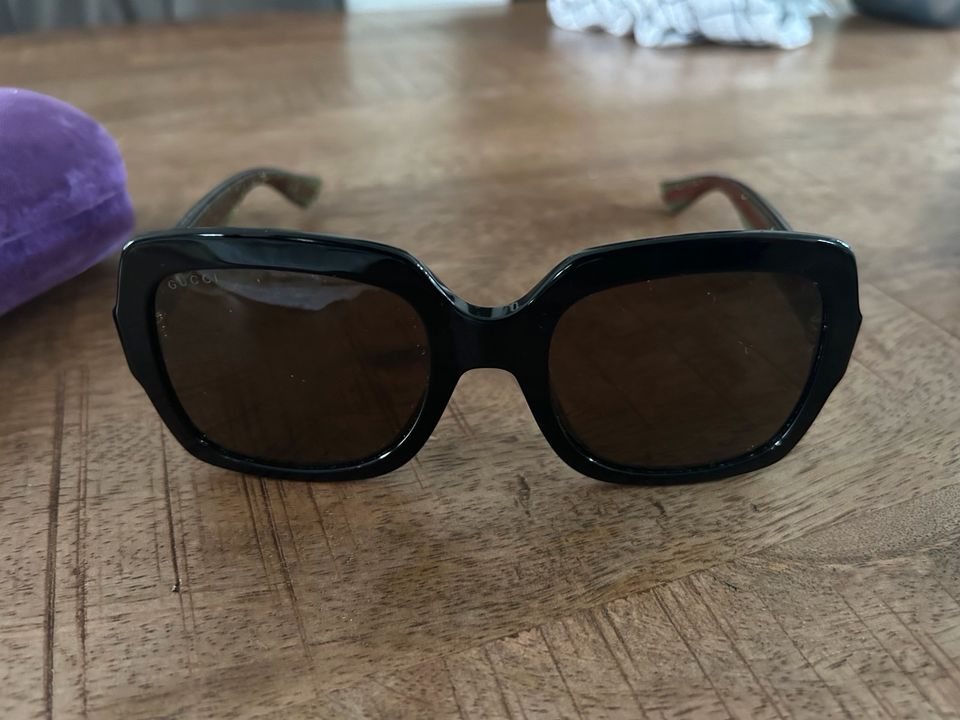 Gucci Sonnenbrille mit Etui in Wesseling