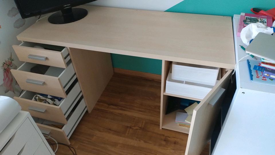 Schreibtisch mit Schubladen in Leipzig