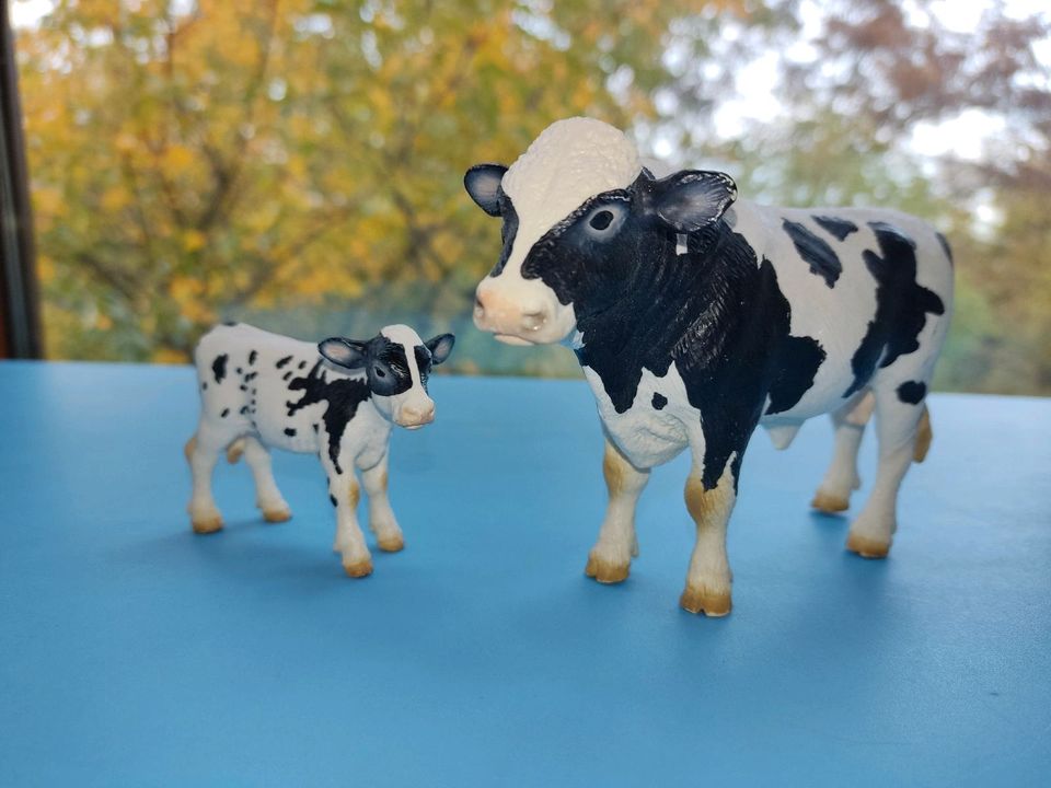 Schleich Tiere Babys Hunde, Tiger, Eisbär, Kuh und Kalb in Gerlingen