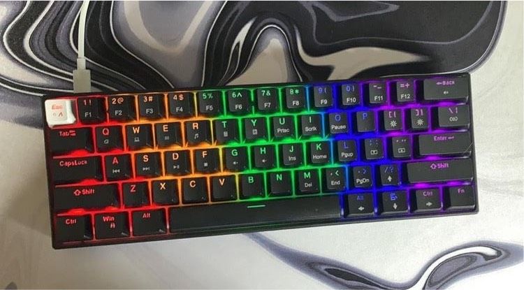 Dyera ❤️ mechanische Tastatur ❤️ 60 Prozent in Au