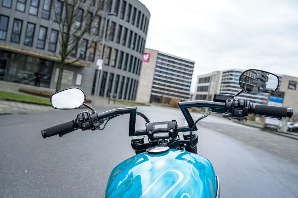 Harley-Davidson FXBB Street Bob 114 Custom Bobber in Bielefeld