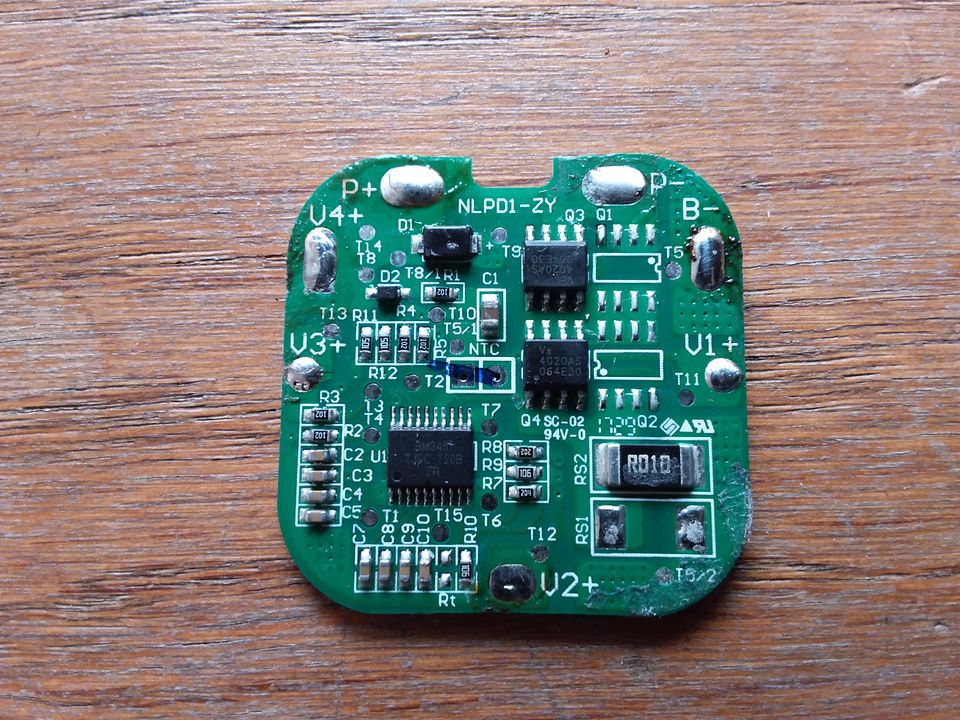 Bms 4s 14,8v 10a Schutzplatine Liion 1-100 und Stück in Schlaitdorf