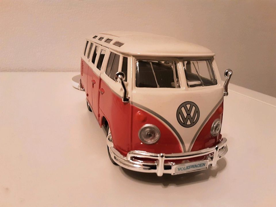 VW T1 Sambabus, weiss/rot, Modellauto, Maisto in Großalmerode