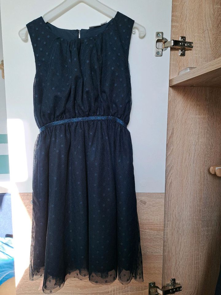 Mädchen Kleid festlich, elegant Gr. 134 in Eging am See