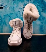Guess hohe Damensneaker Gr.39 weiss Sachsen - Freiberg Vorschau