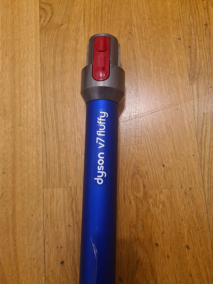 Dyson V7 Fluffy Kabelloser Stabsauger für Hartböden in Lindau