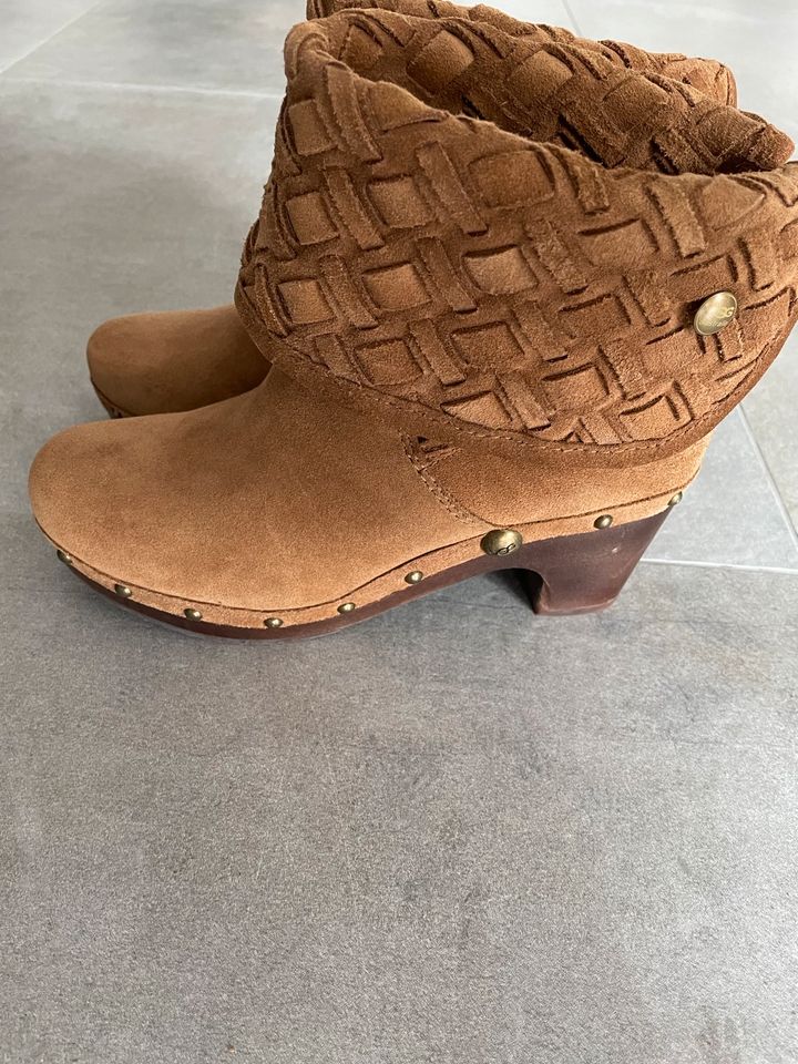 UGG Stiefeletten aus Leder mit Absatz in Bochum