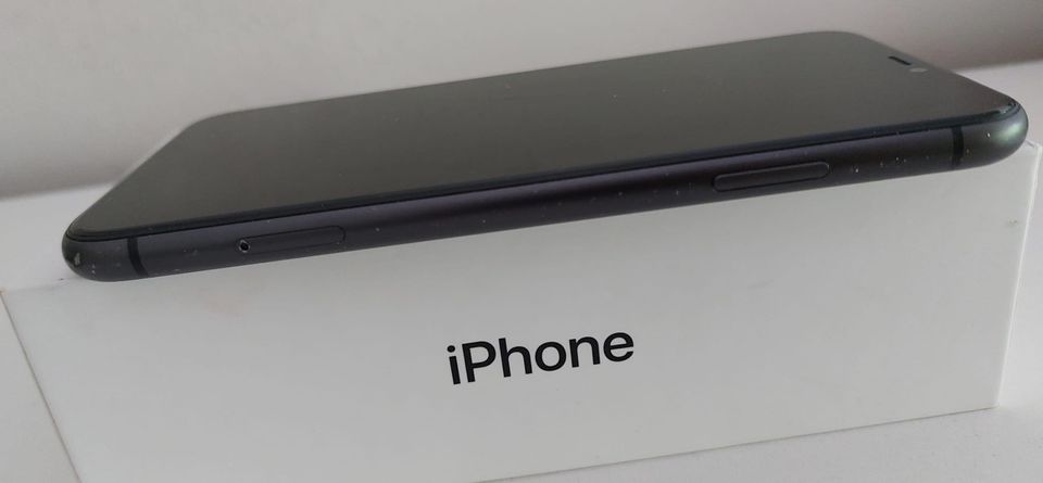 Appel iPhone 11 in schwarz in Essen