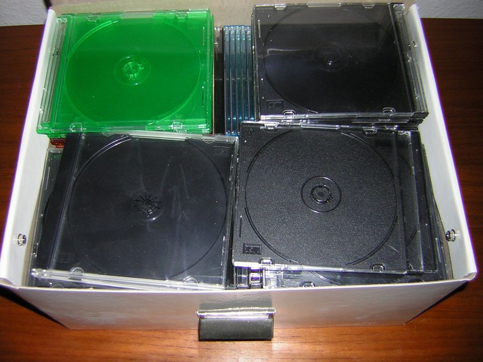 CD-Hüllen, verschiedene - 121 Stück in IKEA Box in Dortmund