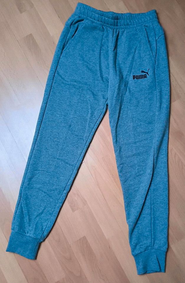 Puma Jogginghose Grau Größe S Regular Fit. NEU mit Etikett in Gladenbach