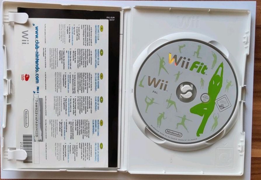 Nintendo Wii Fit Balance Board mit Wii fit in Usingen