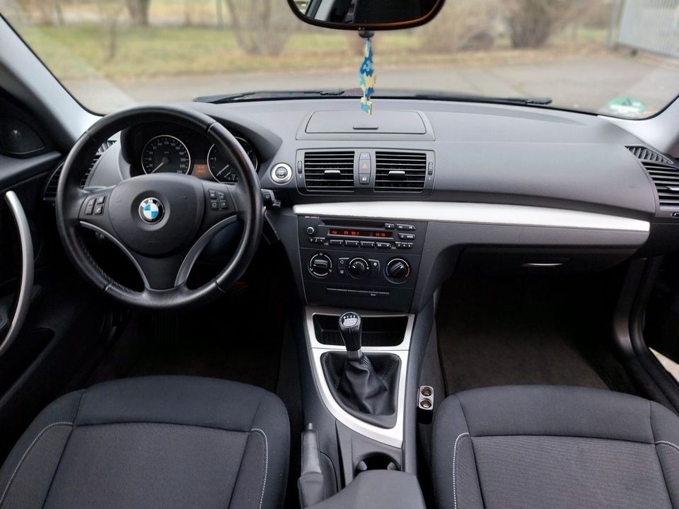 BMW 118 Baureihe 1 Lim. 118d Neu TÜV in Cölbe