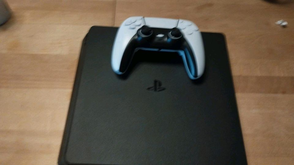 PS 4 slim mit Controller und Kabel in Barßel