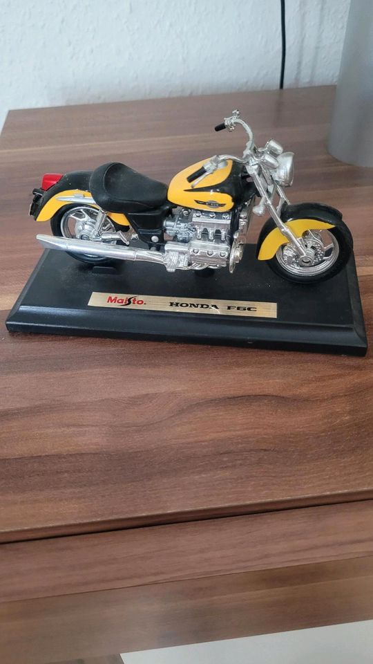 Maisto Motorrad-Modell 1:18 in Wittenberge