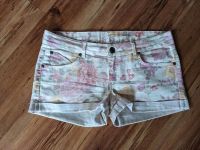 TOP ♥️ Wunderschöne Shorts Gr. 40 L Blumen Sommer kurze Hose Düsseldorf - Gerresheim Vorschau