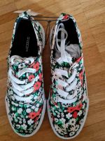 Schuhe Sneaker H&M Größe 39 Sommerschuhe Blumenprint NEU ETIKETT München - Milbertshofen - Am Hart Vorschau