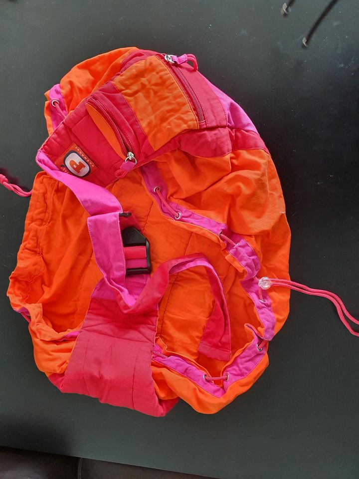 Babytrage Babytasche zum Umhängen rot orange in Düsseldorf