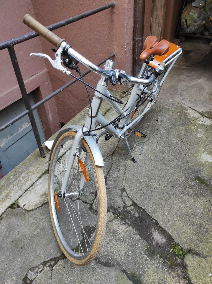 Fahrrad Damenrad Stadtrad Citybike retro (Specialized Globe Haul) in Freiburg im Breisgau