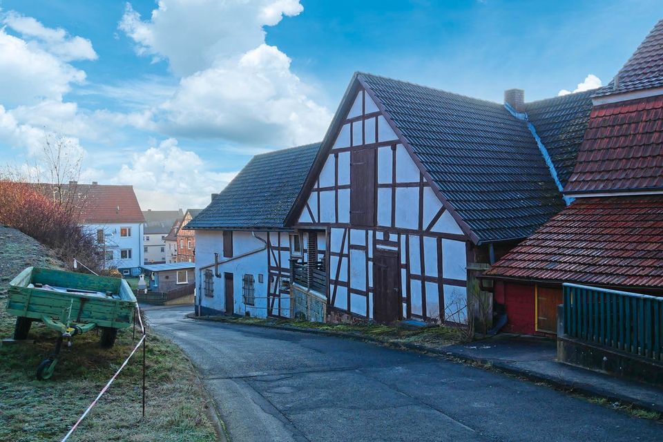 Ehemalige Hofanlage - leerstehend in Waldkappel