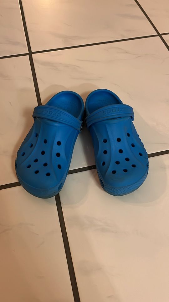 Crocs Gr 30/31 blau in Eppstein