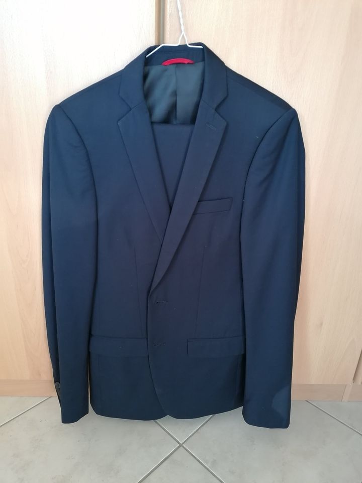 Anzug dunkelblau (z.B. f. Konfirmation), Hose Gr.40, Jacke Gr.90 in Fluorn-Winzeln