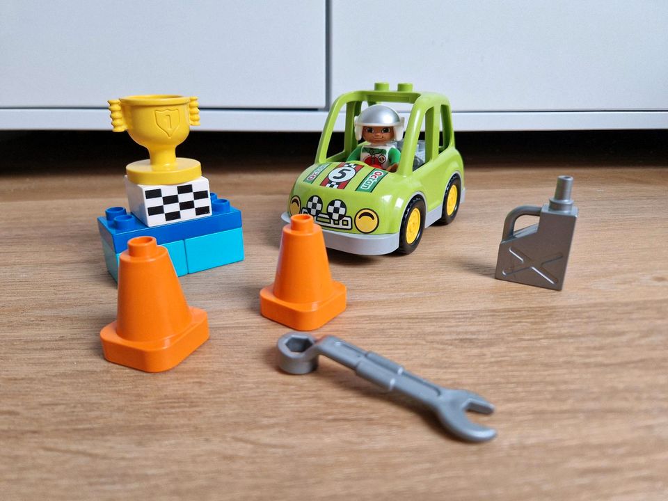 Lego Duplo Rennwagen Set in Gladbeck