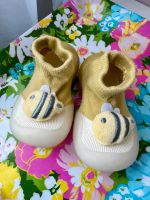 Baby Schuhe rutschfest Hausschuhe Socken 21/22 Hessen - Liederbach Vorschau
