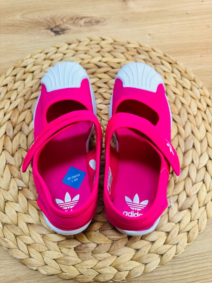 Adidas Superstar Sandalen Neon pink in Köln - Volkhoven / Weiler |  Gebrauchte Kinderschuhe Größe 33 kaufen | eBay Kleinanzeigen ist jetzt  Kleinanzeigen