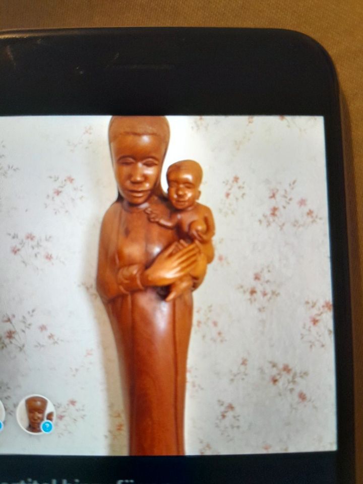 alte afrikanische handgeschnitzte Holz-Statue in Kirf