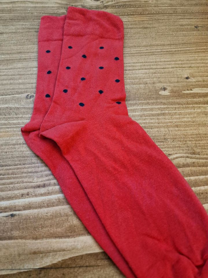 Socken (Christian Berg) "Melone" 43-46 (rot mit Punkten) - neu in Düsseldorf