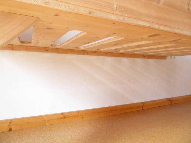 Naturholz Kinder Holz Bett 90x200 Regal Lampe Hochbett in Oberammergau