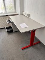 Stabiler Schreibtisch mit Rollcontainer Sachsen - Meißen Vorschau