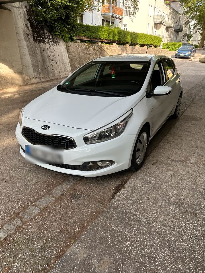 Kia Ceed weiss in Bad Reichenhall