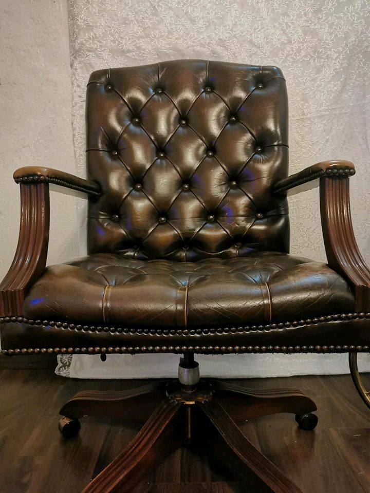 Chesterfield Leder Sessel Ohrensessel Bürostuhl Vintage in Hamburg