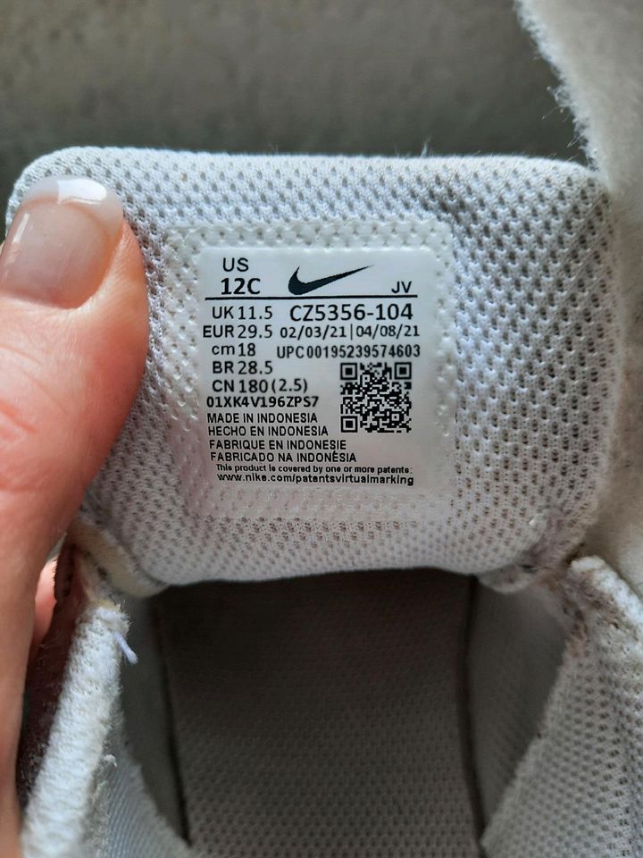 Nike Air Max Klettverschluss Sneaker Gr. 29,5 in Eppstein